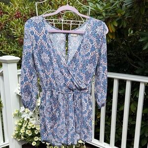 Hollister Blue and Red Patterned Garment